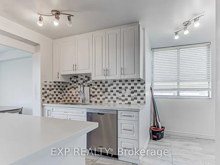 10 Stonehill Ct #1210 — Photo 5