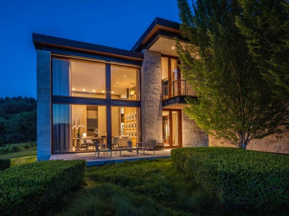 7596 Sonoma Mountain Road - 7bd/10ba, 14,000 sqft - in Glen Ellen, CA