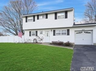 5 Orchid Rd, Patchogue, NY 11772