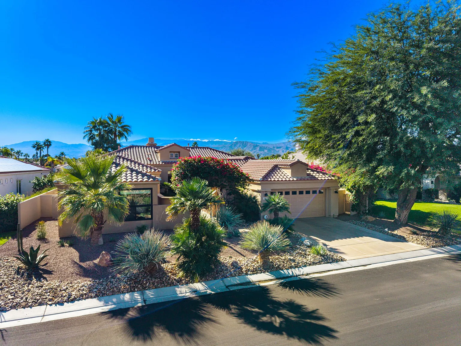 4 bed, 4.5 bath, 3025 sqft, $12,000 — Photo 3
