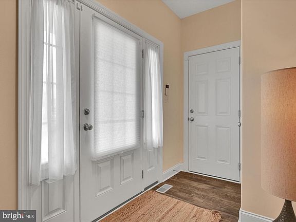 5th image of 360 English Ivy Dr