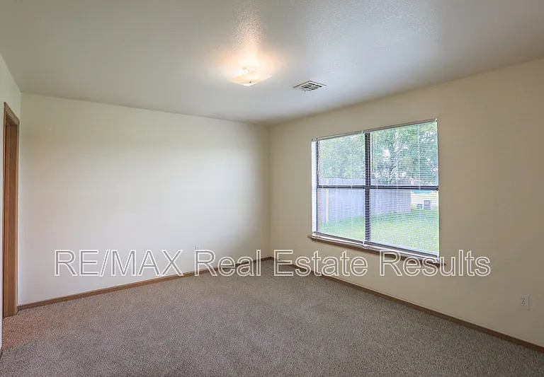 2223 W Roselawn St — Photo 11