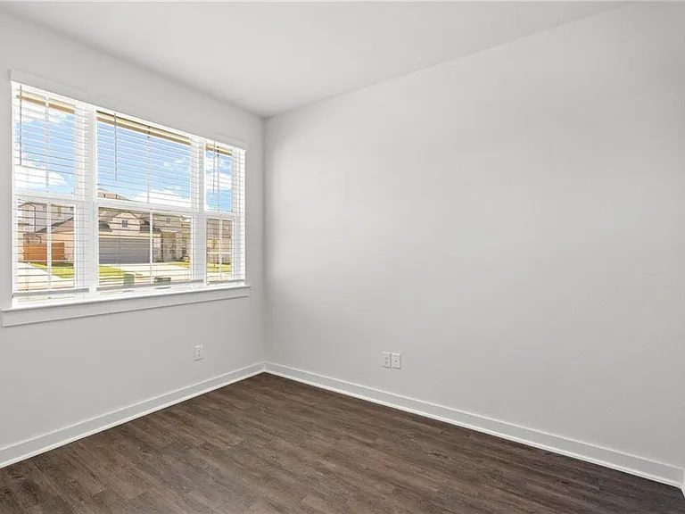 1012 Paddock Ln — Photo 8