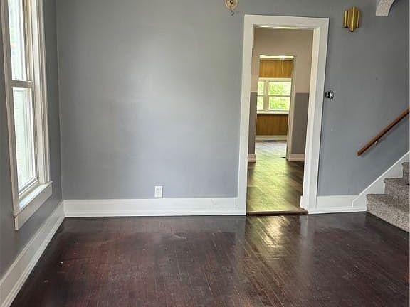 Living room entrance to the kitchen