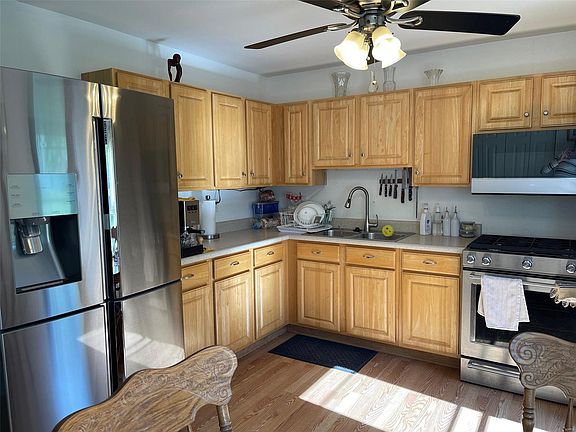 3rd image of 522 Saint Paul Dr