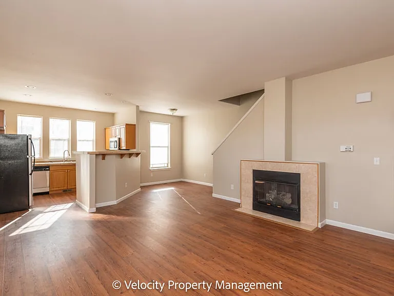 1530 NW Hickory Pl — Photo 5