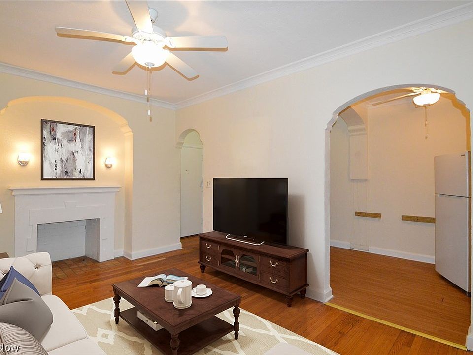 2nd image of 2836 E 130th St APT 6