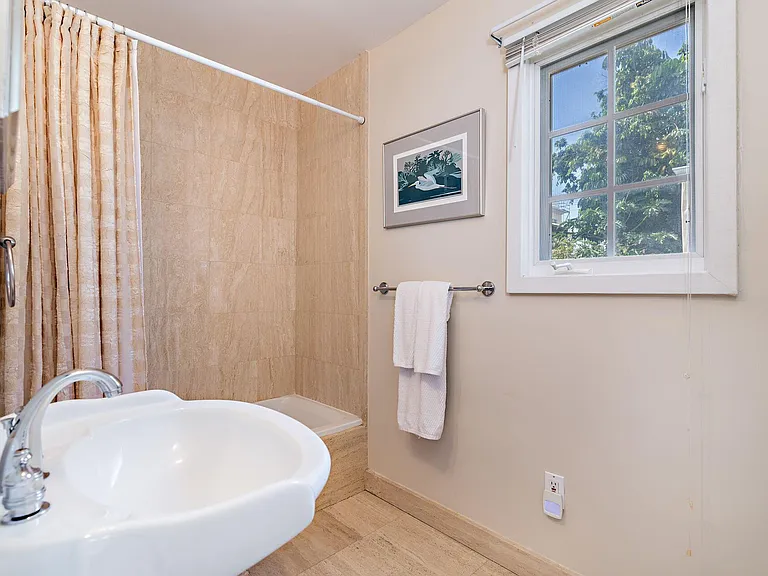 155 Peruvian Ave — Photo 15