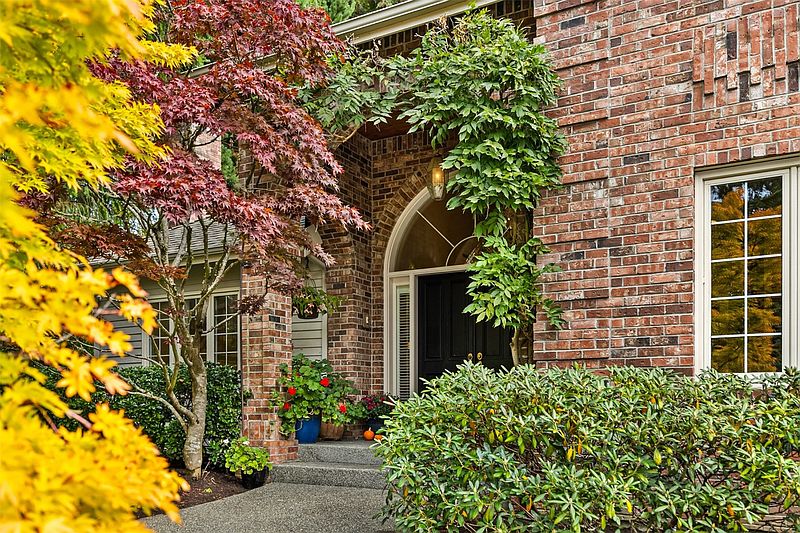 2nd image of 1176 Alexander Place NE