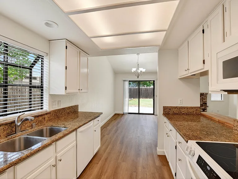 5213 Laguna Park Dr — Photo 16