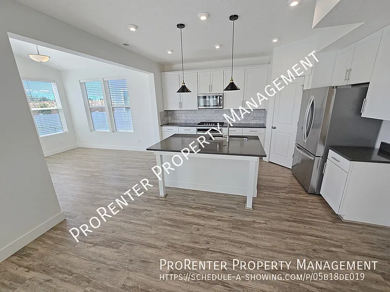 3111 S Edgewater Cv — Photo 6