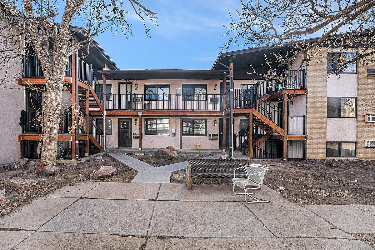 Building Photo - 875 S Quebec St #21