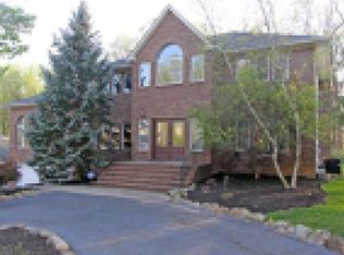 32 Meadow Bluff Rd, Morris Plains, NJ 07950