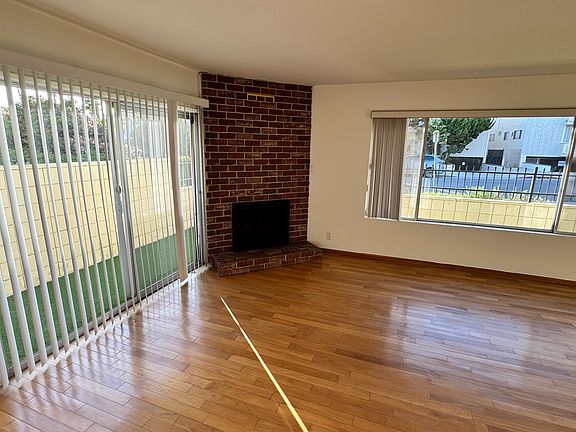 5th image of 11956 Darlington Ave #1