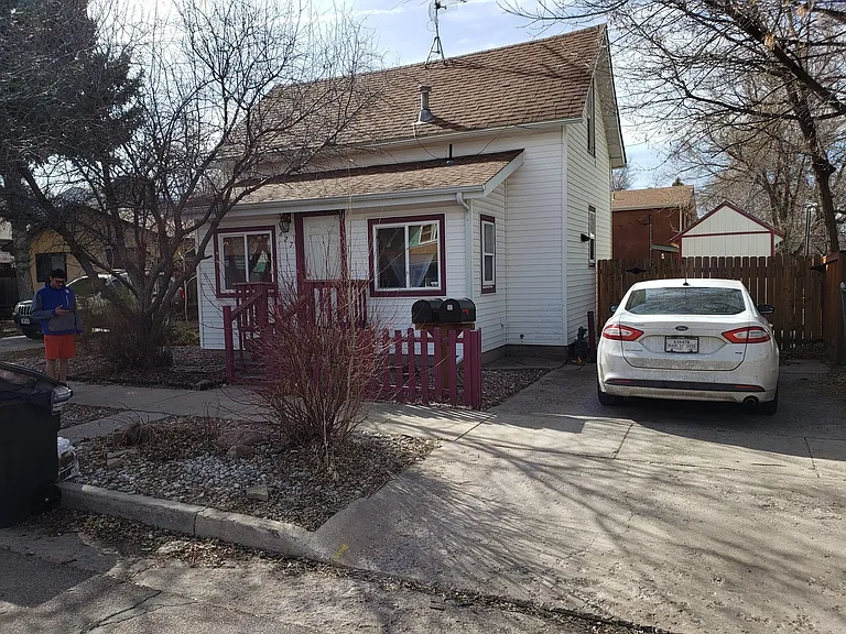 627 E Monument St #A & B — Photo 14
