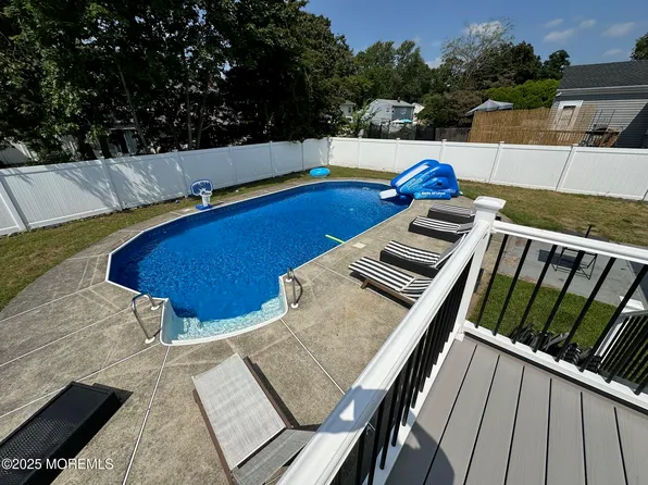 18 Branch Road, Oakhurst, NJ 07755