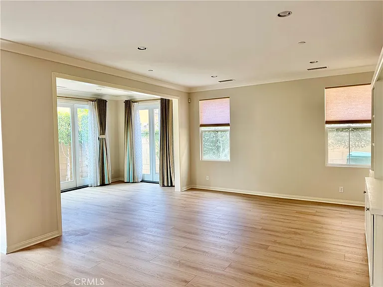 102 Chestnut Grv — Photo 10