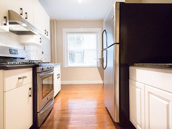 3rd image of 176 Winthrop Rd APT 3