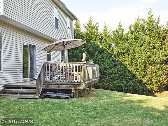 Nice deck to enjoy those barbeques