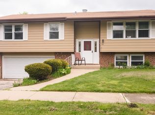 99 Mayer Ave, Wheeling, IL 60090