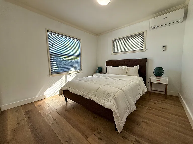 6744 Mulholland Dr — Photo 12