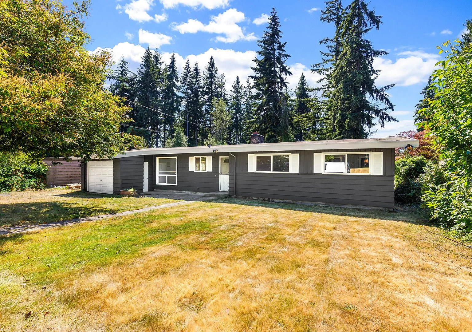 3 Bedroom Rambler with Ideal Commuting Location in Lynnwood — Photo 1