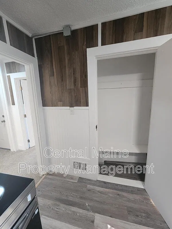 2 bed, 1.0 bath, $1,250 — Photo 4