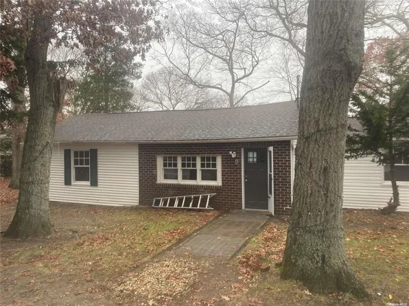 14 Willow Street, Centereach, NY 11720