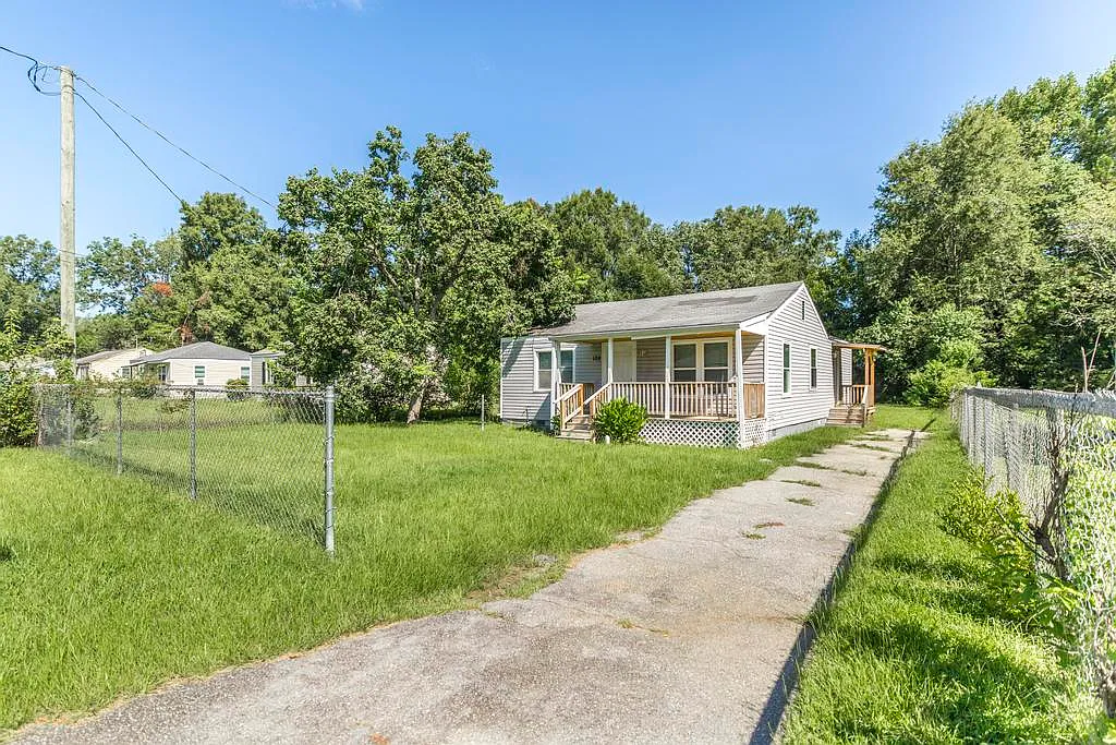 108 Angela Avenue - 1 — Photo 2