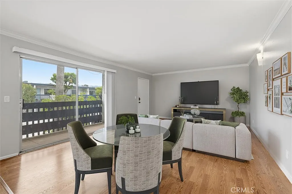 2 bed, 1089 sqft, $2,700 — Photo 1
