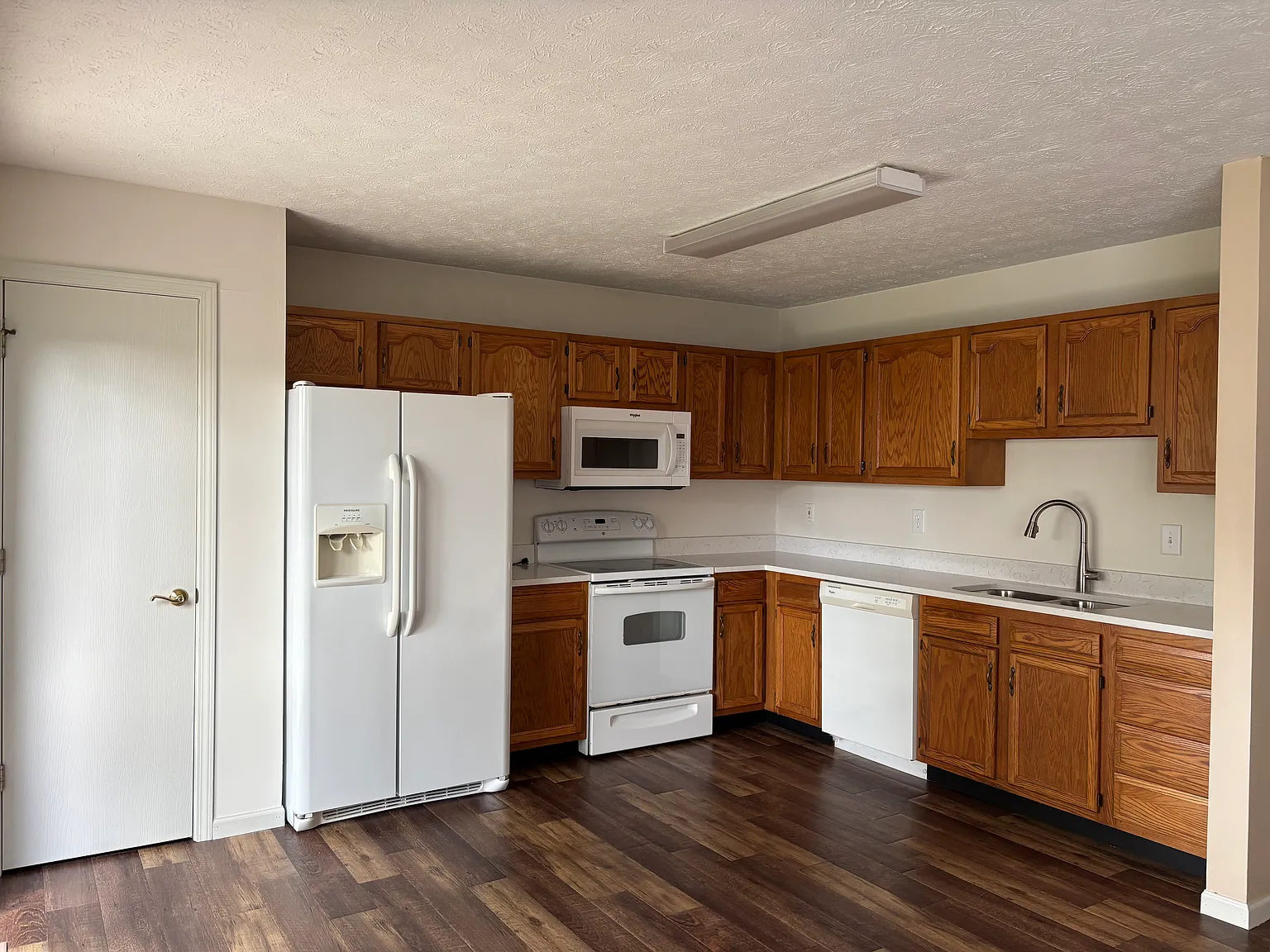 2 bed, 1020 sqft, $1,140 — Photo 2
