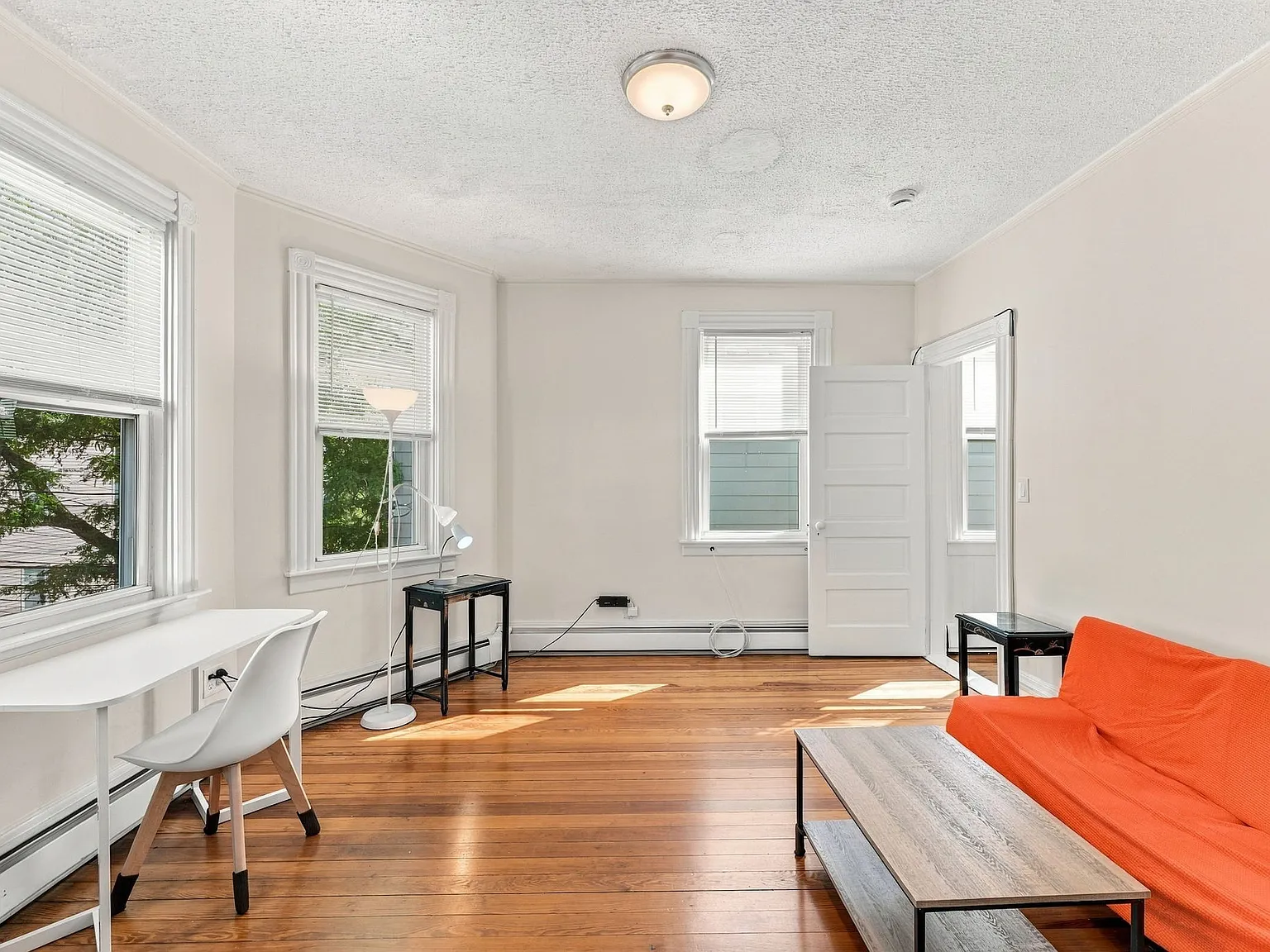 1 bed, 9999 sqft, $1,995 — Photo 2