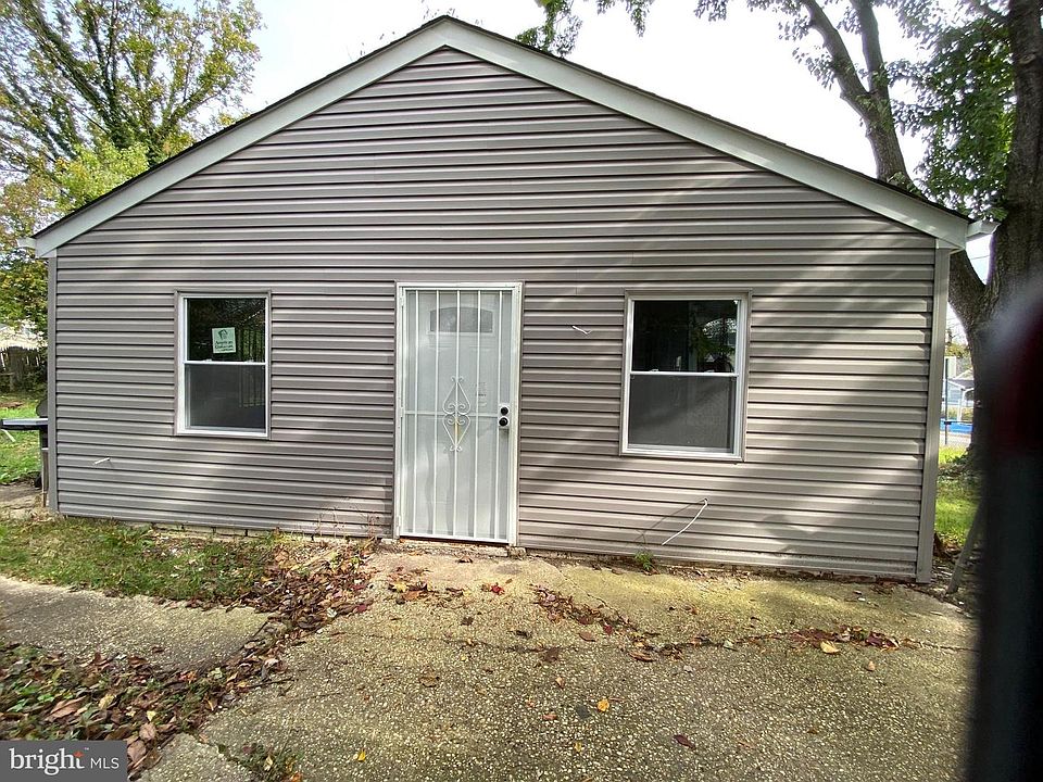 1st image of 907 Mentor Ave