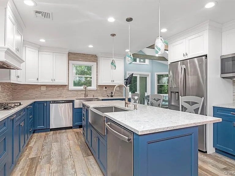 709 Carlyle St — Photo 10