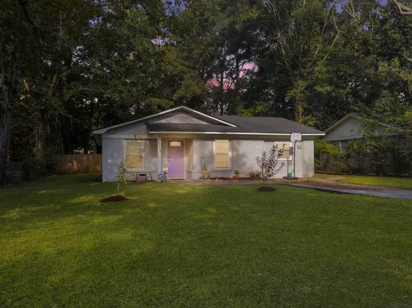 215 Elliott Dr, Ladson, SC 29456