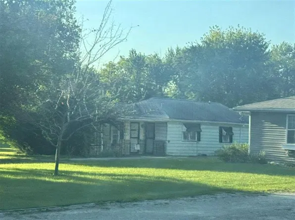 7818 E Mine Ave, Terre Haute, IN 47803