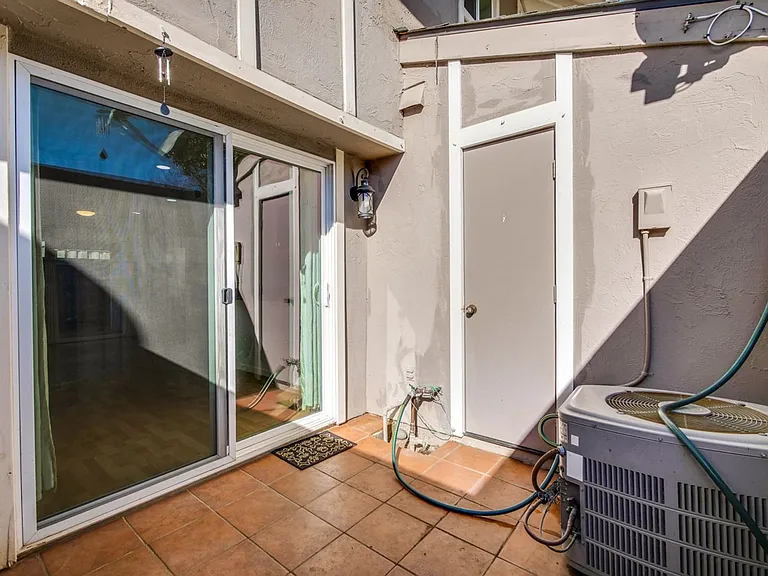 21099 Red Fir Ct — Photo 43