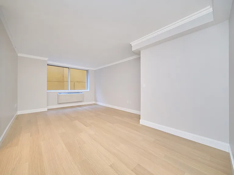 160 Riverside Blvd #3N — Photo 3