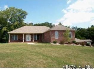 7972 Country Grove Ct, Edwardsville, IL 62025