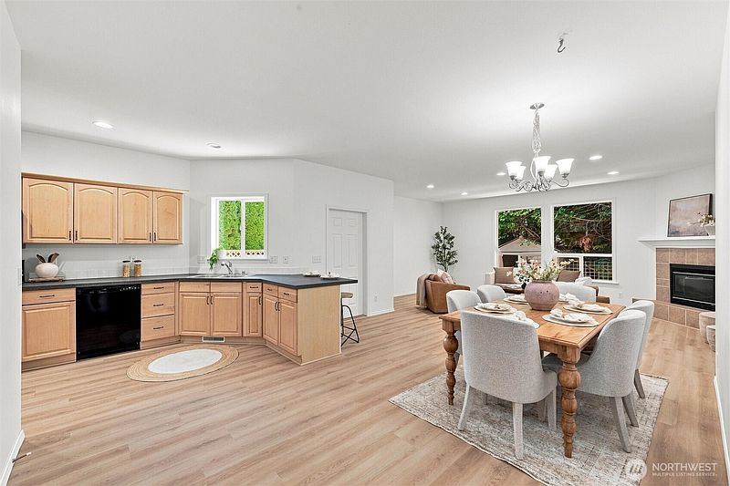 4th image of 1463 Woodfield Place