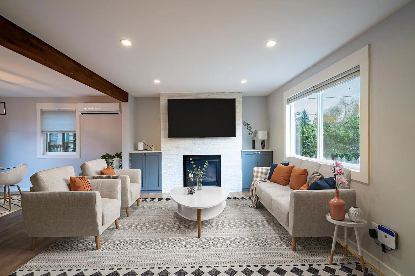 Fully remodeled Piedmont home by Woodlawn Park — Photo 2