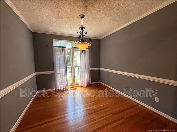 4th image of 995 Greenbriar Dr