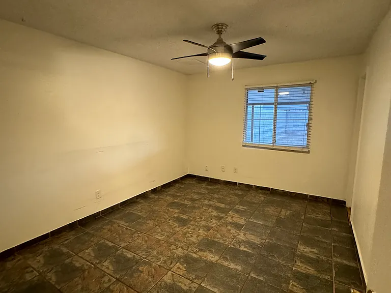 4717 E La Salle St — Photo 9