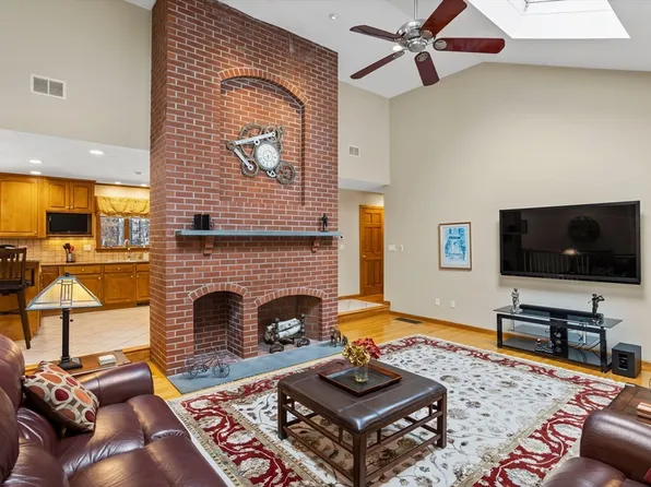 42 Nutting Rd, Westford, MA 01886