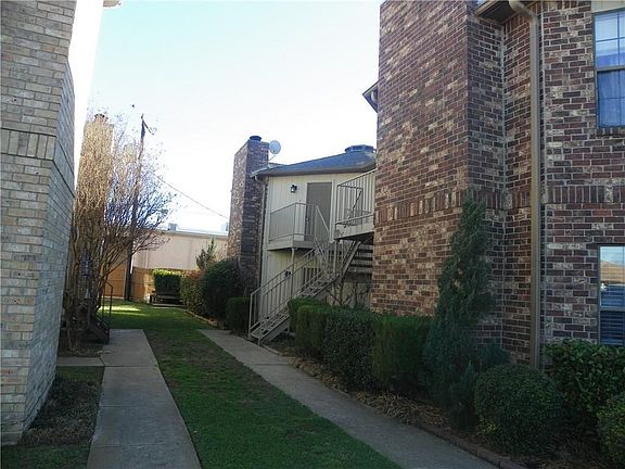 2nd image of 732 Bluebonnet Dr