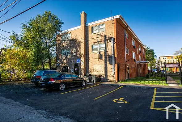 2 bed, $1,686 — Photo 2