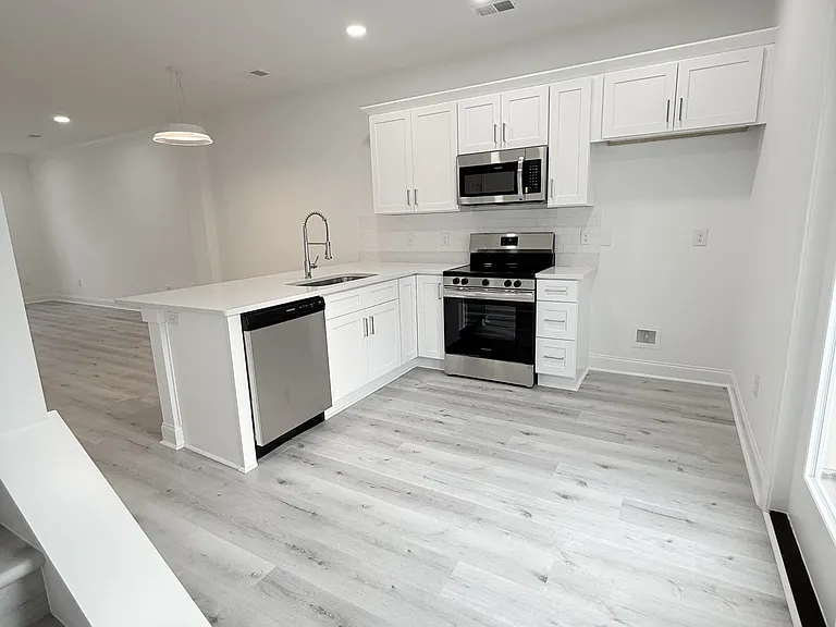 861 Maxine Ct #4B — Photo 10