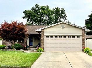 15355 Dondero Dr, Southgate, MI