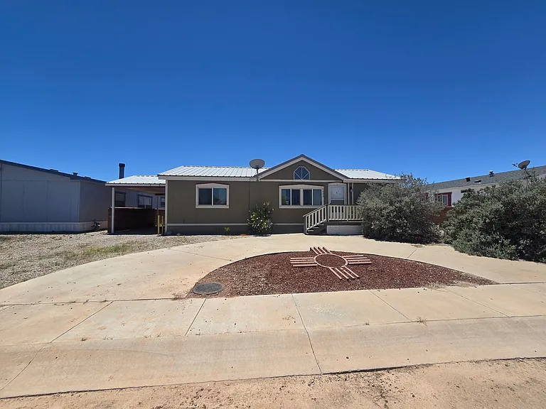 1433 Post Ave — Photo 1