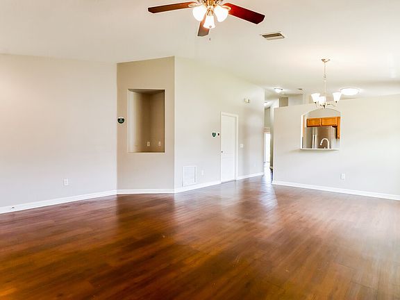 5th image of 12610 Montford Ln